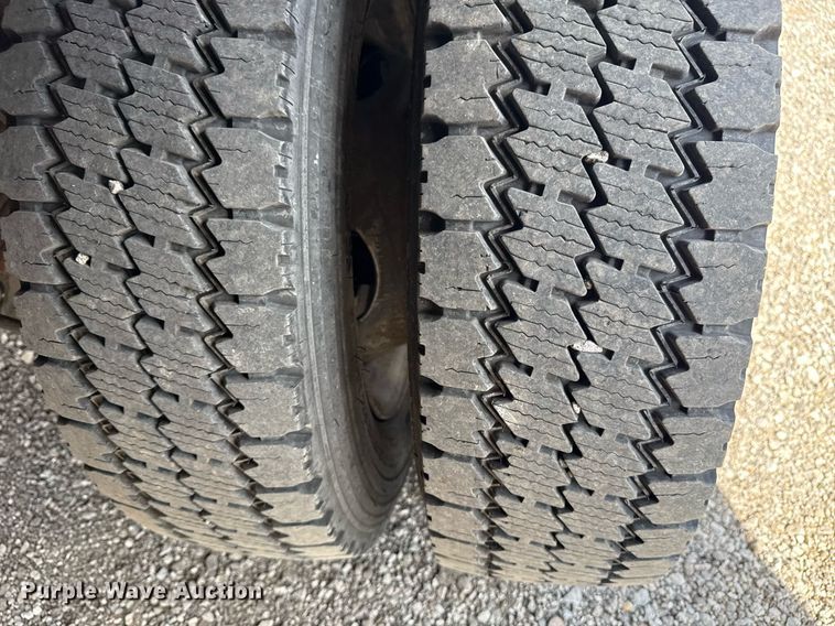 image for item EG5820 2015 Ford F550 Super Duty flatbed truck