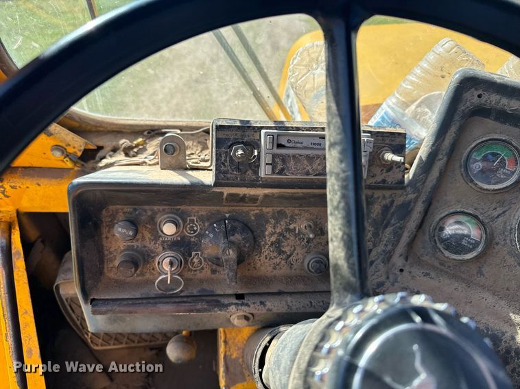 image for item EG6422 1978 John Deere 762 elevating scraper