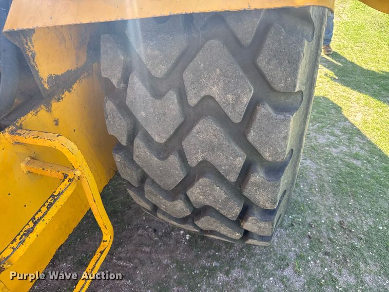 image for item EG6422 1978 John Deere 762 elevating scraper