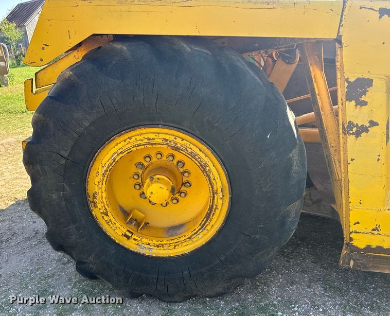 image for item EG6422 1978 John Deere 762 elevating scraper