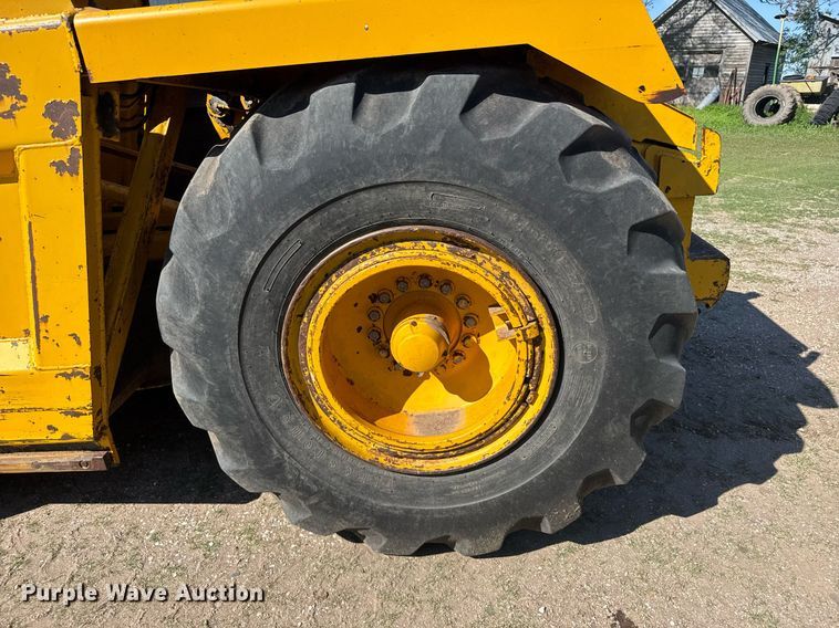 image for item EG6422 1978 John Deere 762 elevating scraper