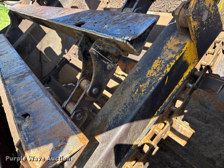 image for item EG6423 1974 John Deere 760A elevating scraper