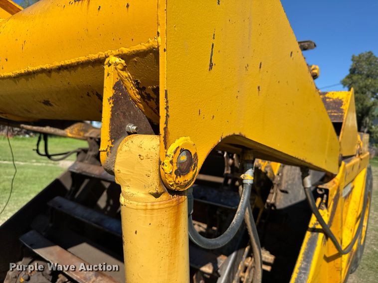 image for item EG6423 1974 John Deere 760A elevating scraper