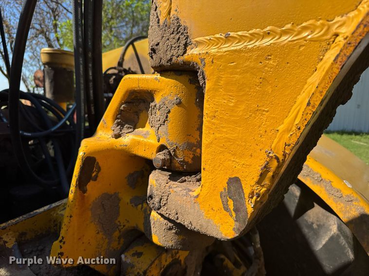 image for item EG6423 1974 John Deere 760A elevating scraper