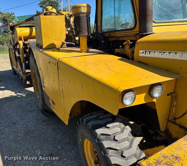 image for item EG6423 1974 John Deere 760A elevating scraper