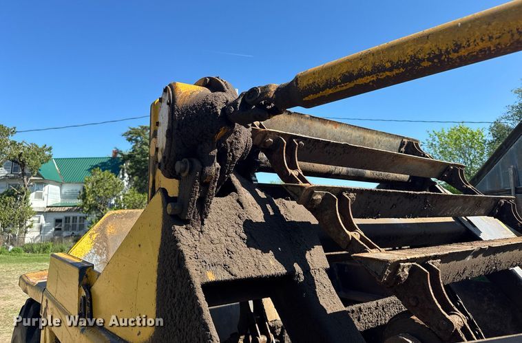 image for item EG6423 1974 John Deere 760A elevating scraper