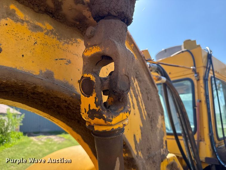 image for item EG6423 1974 John Deere 760A elevating scraper