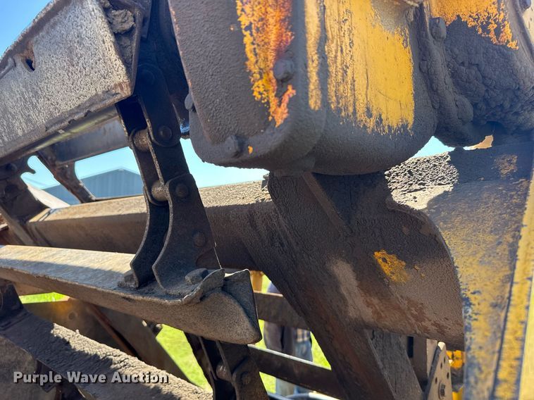 image for item EG6423 1974 John Deere 760A elevating scraper