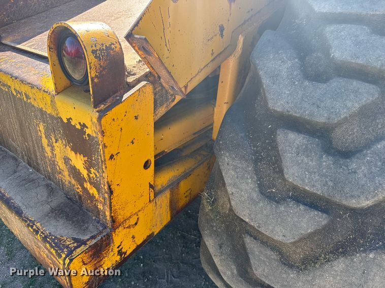 image for item EG6423 1974 John Deere 760A elevating scraper