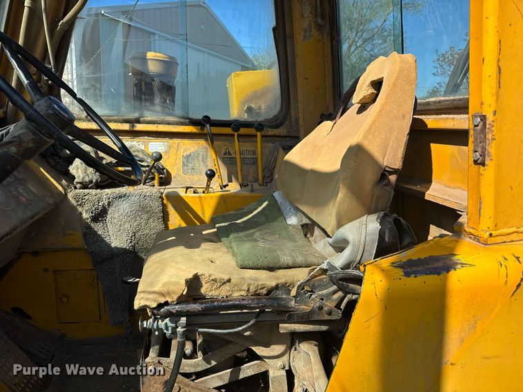 image for item EG6423 1974 John Deere 760A elevating scraper