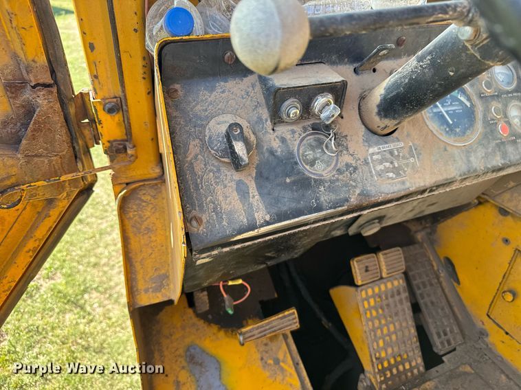 image for item EG6423 1974 John Deere 760A elevating scraper