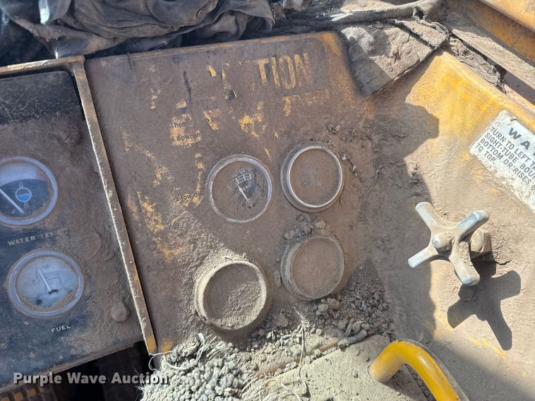 image for item EG6423 1974 John Deere 760A elevating scraper