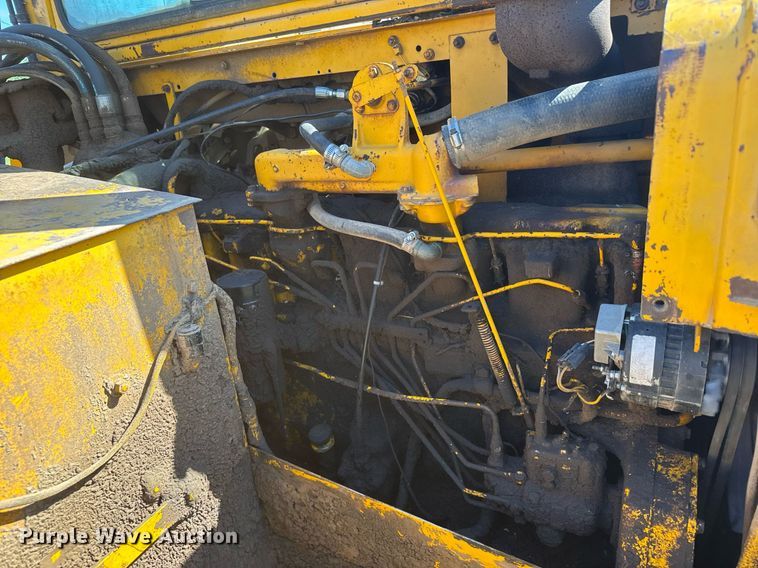 image for item EG6423 1974 John Deere 760A elevating scraper