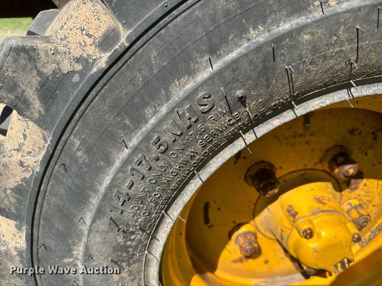 image for item EG6423 1974 John Deere 760A elevating scraper