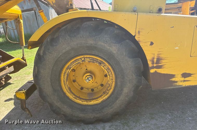 image for item EG6423 1974 John Deere 760A elevating scraper