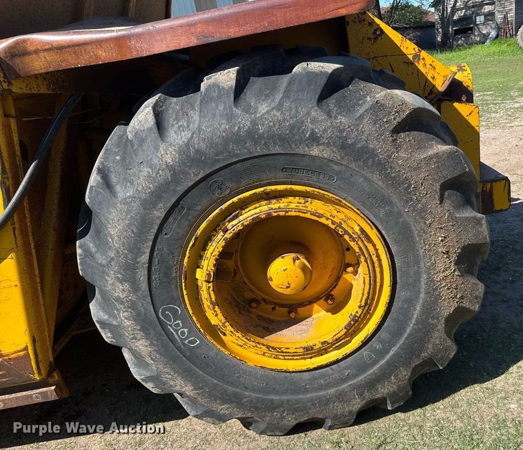 image for item EG6423 1974 John Deere 760A elevating scraper