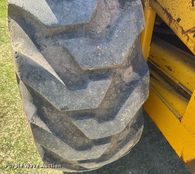 image for item EG6423 1974 John Deere 760A elevating scraper