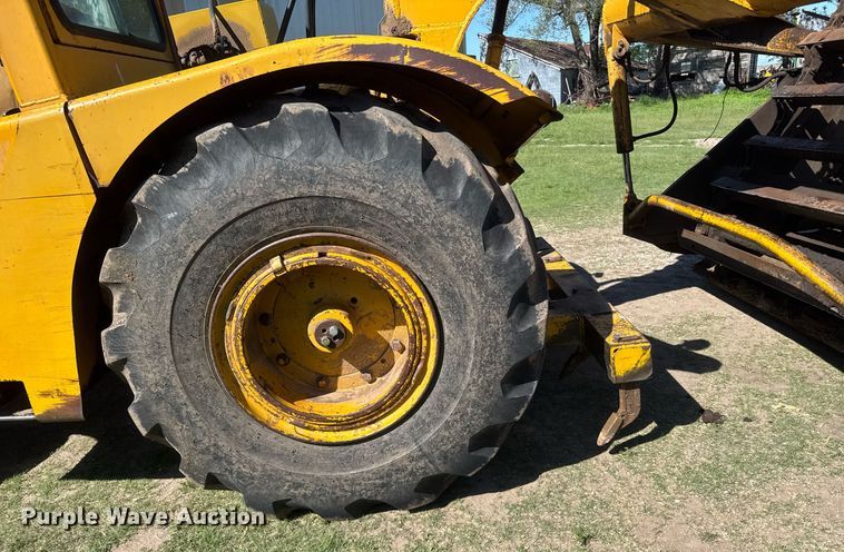 image for item EG6423 1974 John Deere 760A elevating scraper