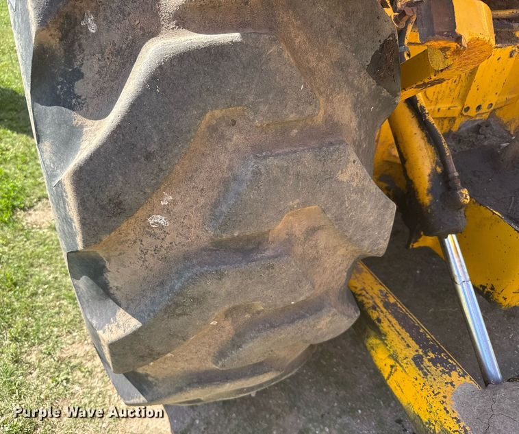 image for item EG6423 1974 John Deere 760A elevating scraper