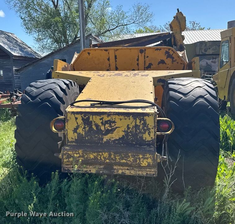 image for item EG6424 1973 John Deere 760-A elevating scraper