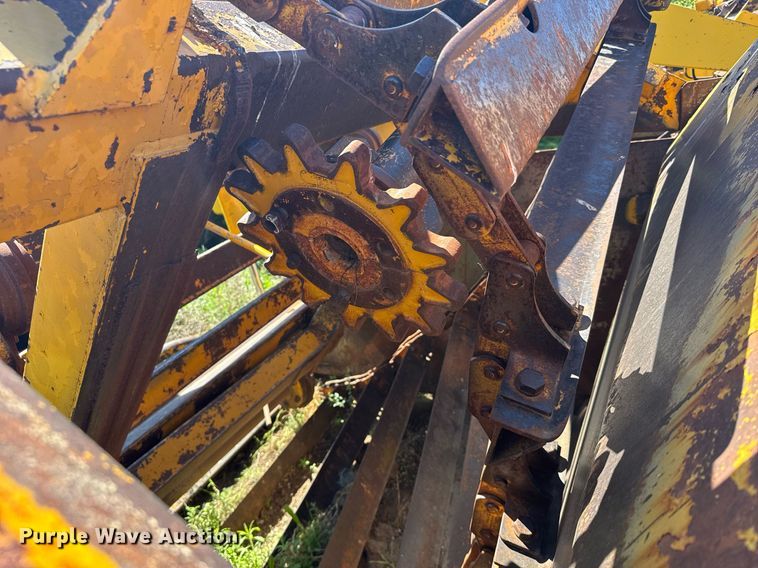 image for item EG6424 1973 John Deere 760-A elevating scraper