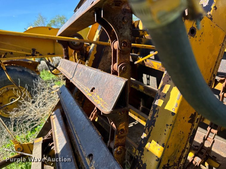 image for item EG6424 1973 John Deere 760-A elevating scraper