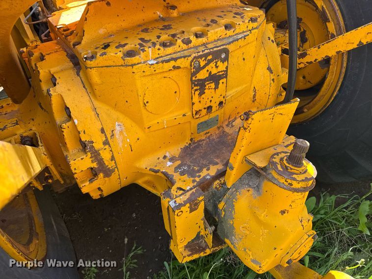 image for item EG6424 1973 John Deere 760-A elevating scraper