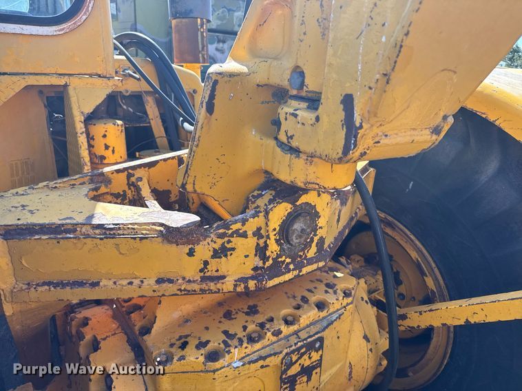 image for item EG6424 1973 John Deere 760-A elevating scraper