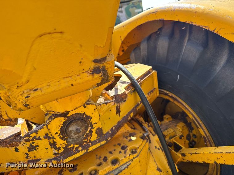 image for item EG6424 1973 John Deere 760-A elevating scraper