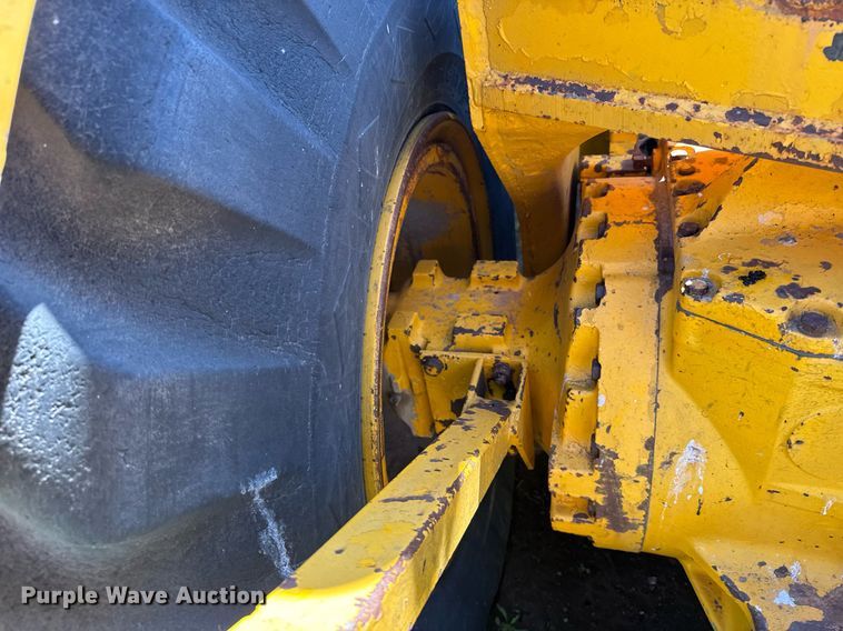 image for item EG6424 1973 John Deere 760-A elevating scraper