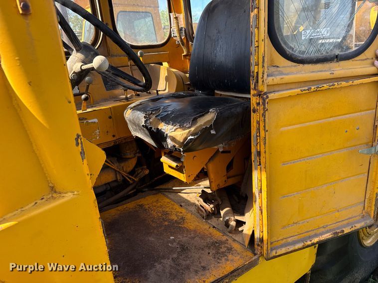 image for item EG6424 1973 John Deere 760-A elevating scraper