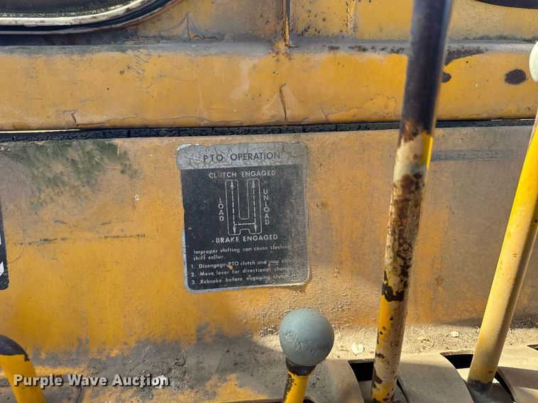 image for item EG6424 1973 John Deere 760-A elevating scraper