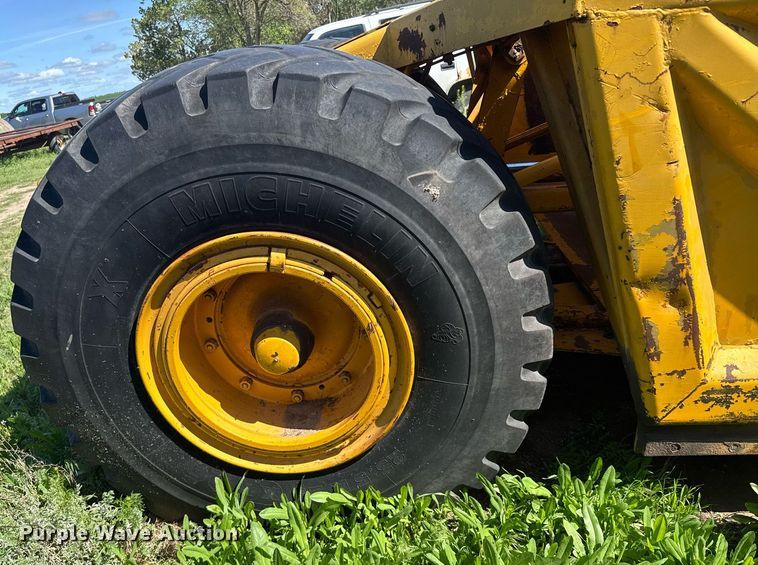 image for item EG6424 1973 John Deere 760-A elevating scraper