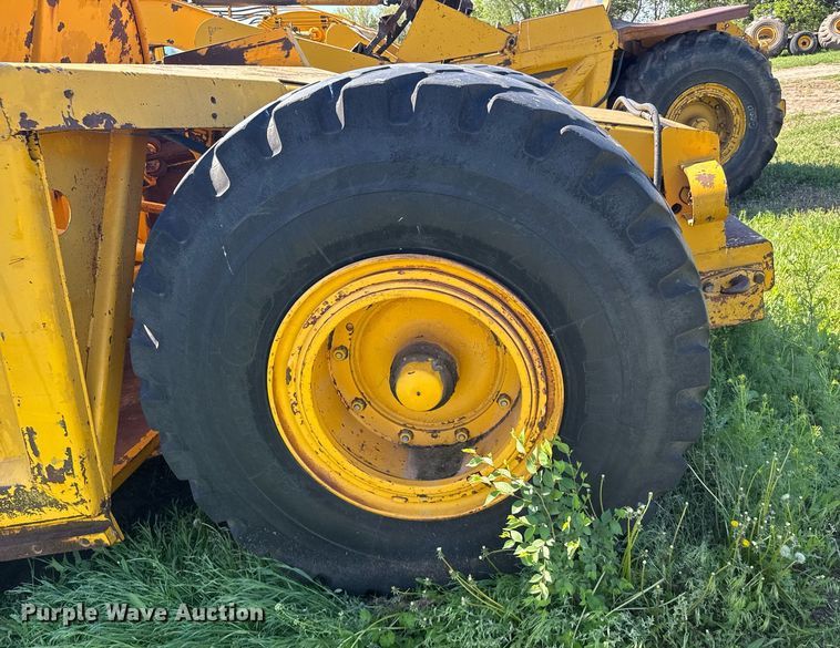 image for item EG6424 1973 John Deere 760-A elevating scraper