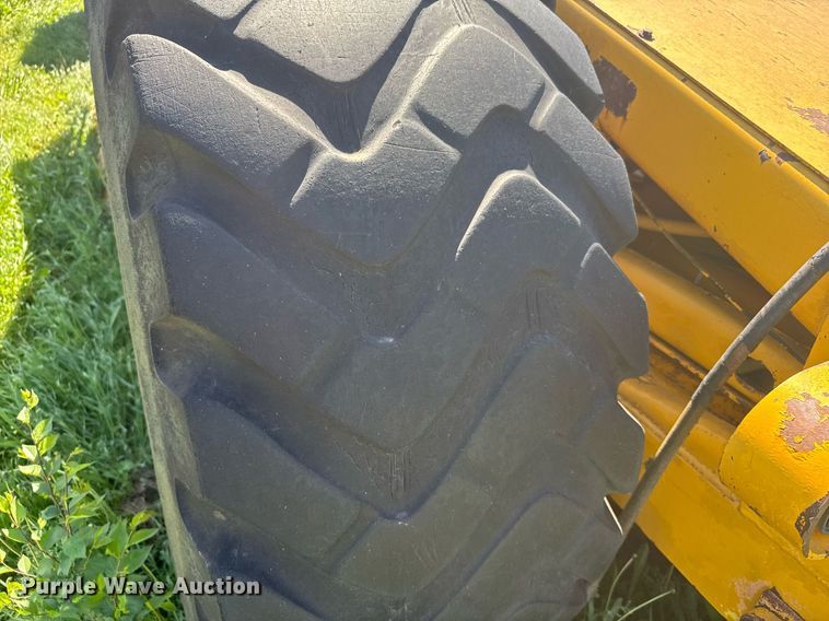 image for item EG6424 1973 John Deere 760-A elevating scraper