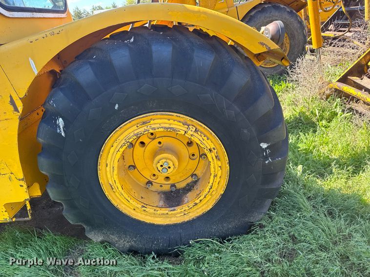 image for item EG6424 1973 John Deere 760-A elevating scraper