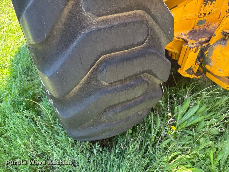 image for item EG6424 1973 John Deere 760-A elevating scraper