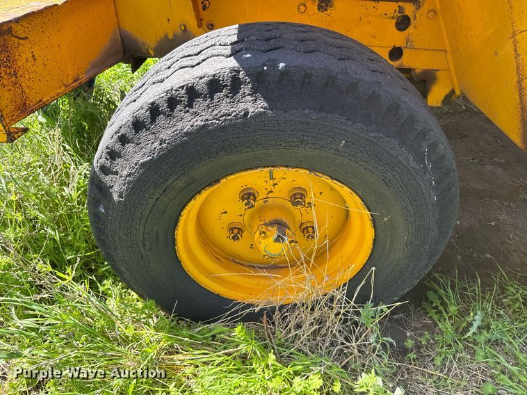 image for item EG6424 1973 John Deere 760-A elevating scraper