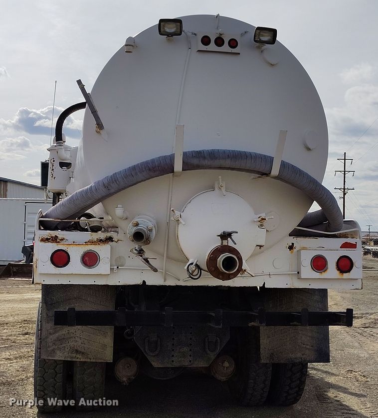 image for item EH0237 1997 International Paystar 5000 vacuum truck