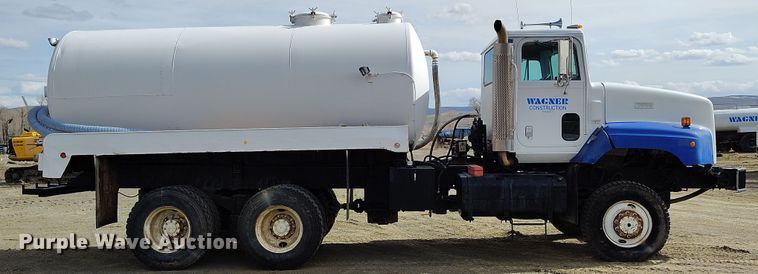 image for item EH0237 1997 International Paystar 5000 vacuum truck