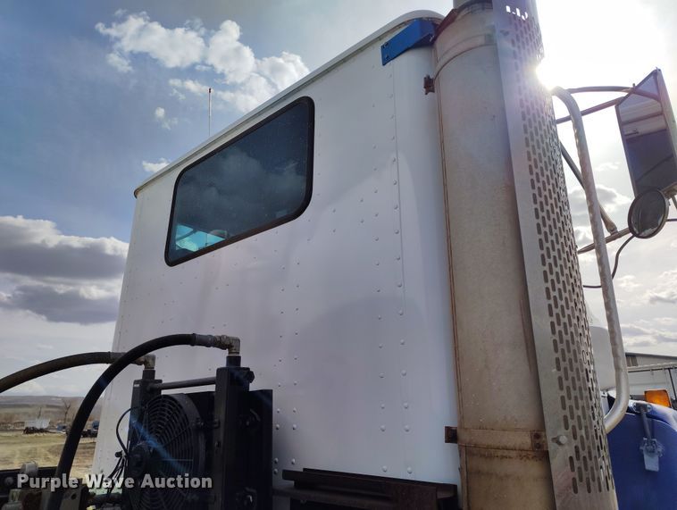 image for item EH0237 1997 International Paystar 5000 vacuum truck