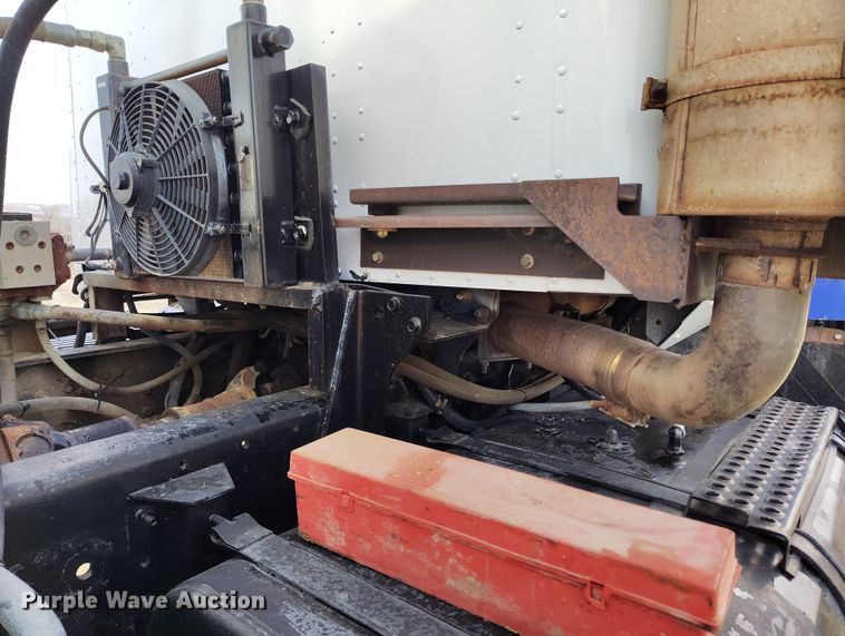 image for item EH0237 1997 International Paystar 5000 vacuum truck