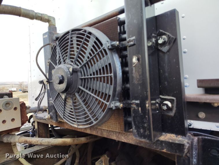 image for item EH0237 1997 International Paystar 5000 vacuum truck