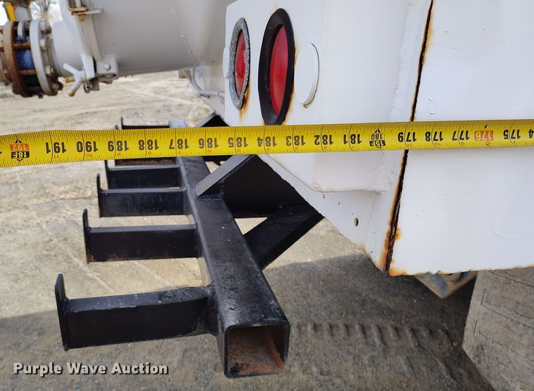 image for item EH0237 1997 International Paystar 5000 vacuum truck