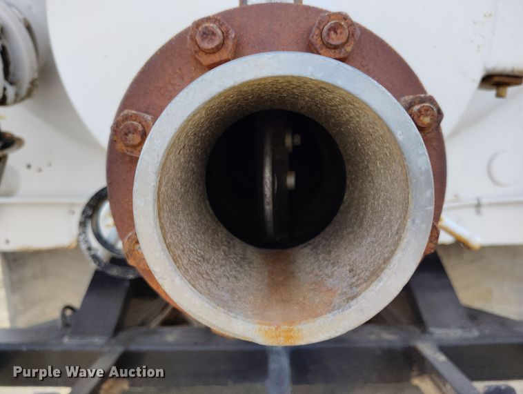 image for item EH0237 1997 International Paystar 5000 vacuum truck