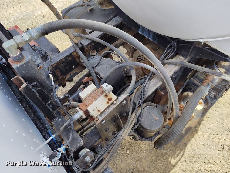 image for item EH0237 1997 International Paystar 5000 vacuum truck