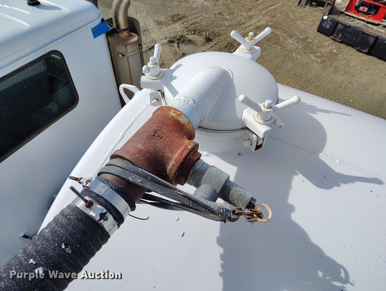 image for item EH0237 1997 International Paystar 5000 vacuum truck