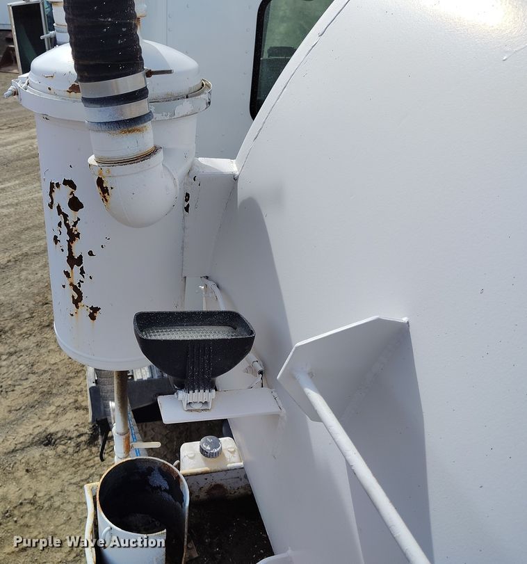 image for item EH0237 1997 International Paystar 5000 vacuum truck