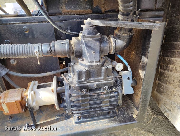 image for item EH0237 1997 International Paystar 5000 vacuum truck