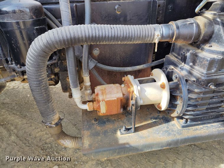 image for item EH0237 1997 International Paystar 5000 vacuum truck